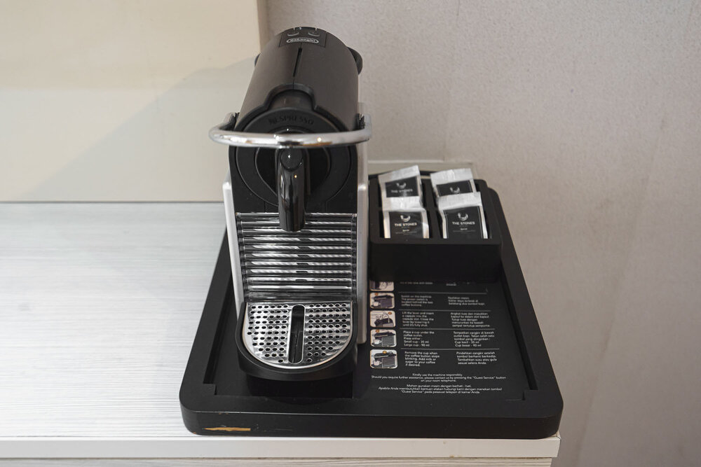  Coffee machine and capsules 