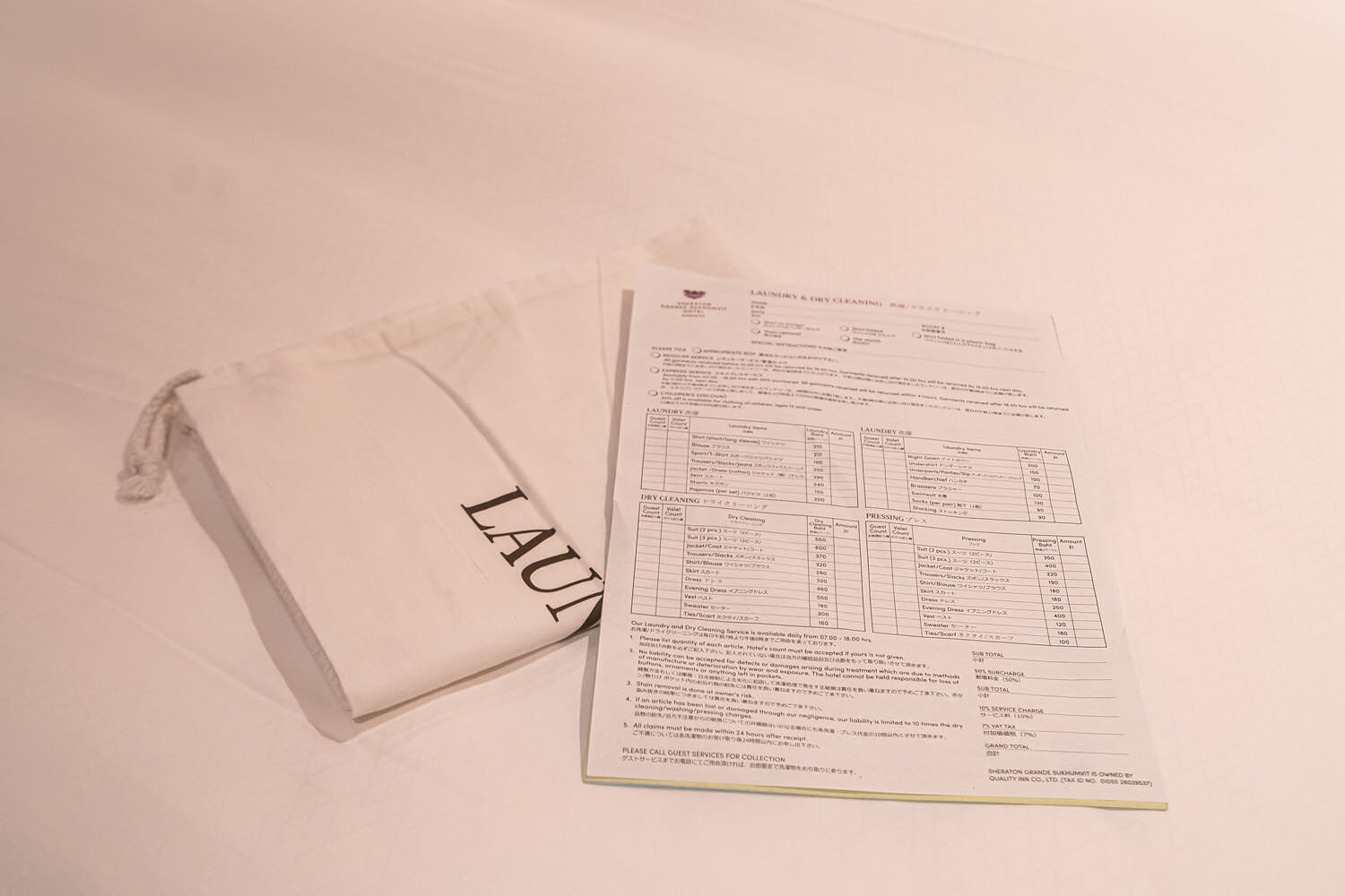  Laundry bag and checklist 