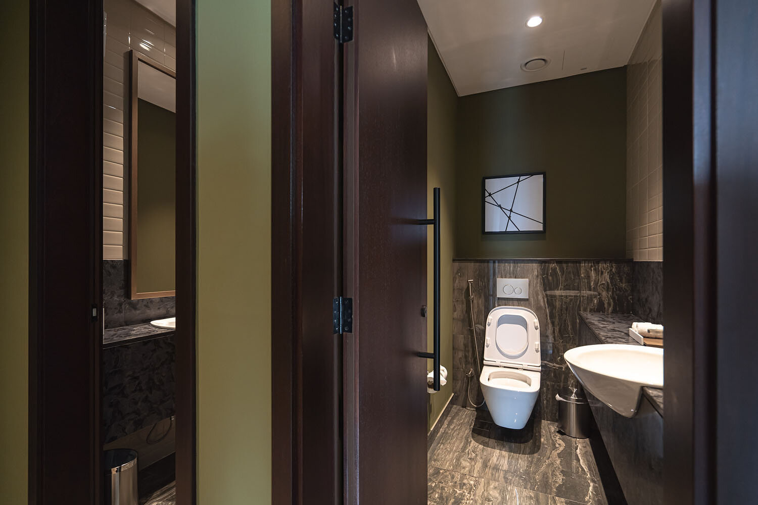  Restrooms in the Executive Lounge 