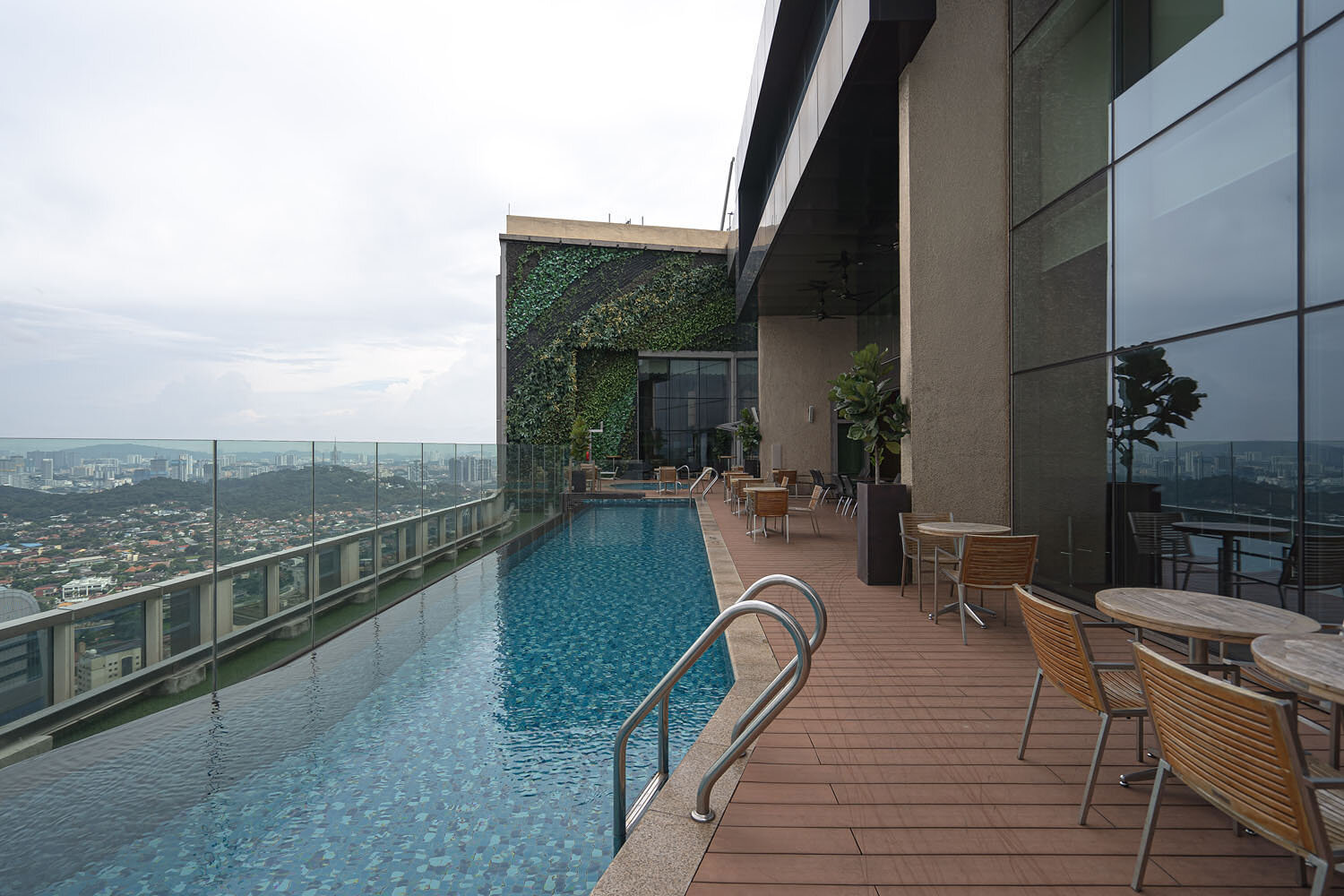 Review Sheraton Petaling Jaya 1 Bedroom Executive Suite Suitesmile
