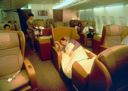 1998: Singapore Airlines Boeing 747 First Class cabin 