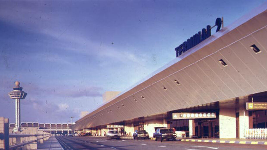 1991: Terminal 2 opens