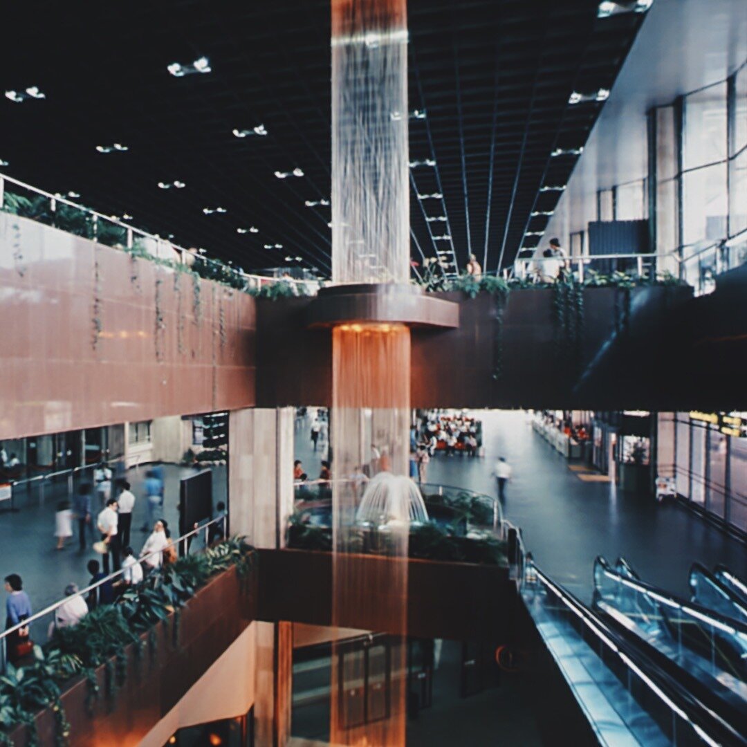 1982: Waterfall feature in Terminal 1