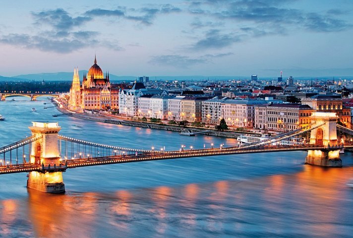 City of Budapest in the evening (Photo: merkur-ihr-urlaub.at)